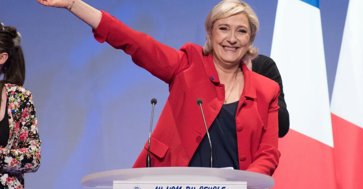 Le Penové razantně stoupla podpora. Macrona by nyní podle průzkumů porazila