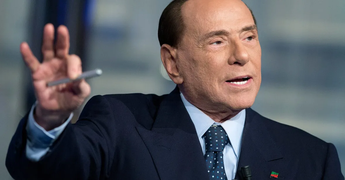 Berlusconi trpí leukémii. Kvůli zápalu plic je na JIP