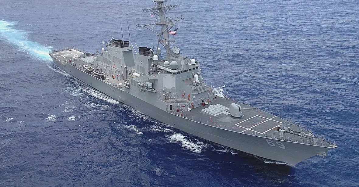 Napětí v Jihočínském moři: proplul jím torpédoborec USA. „Nelegální průnik,“ tvrdí Čína
