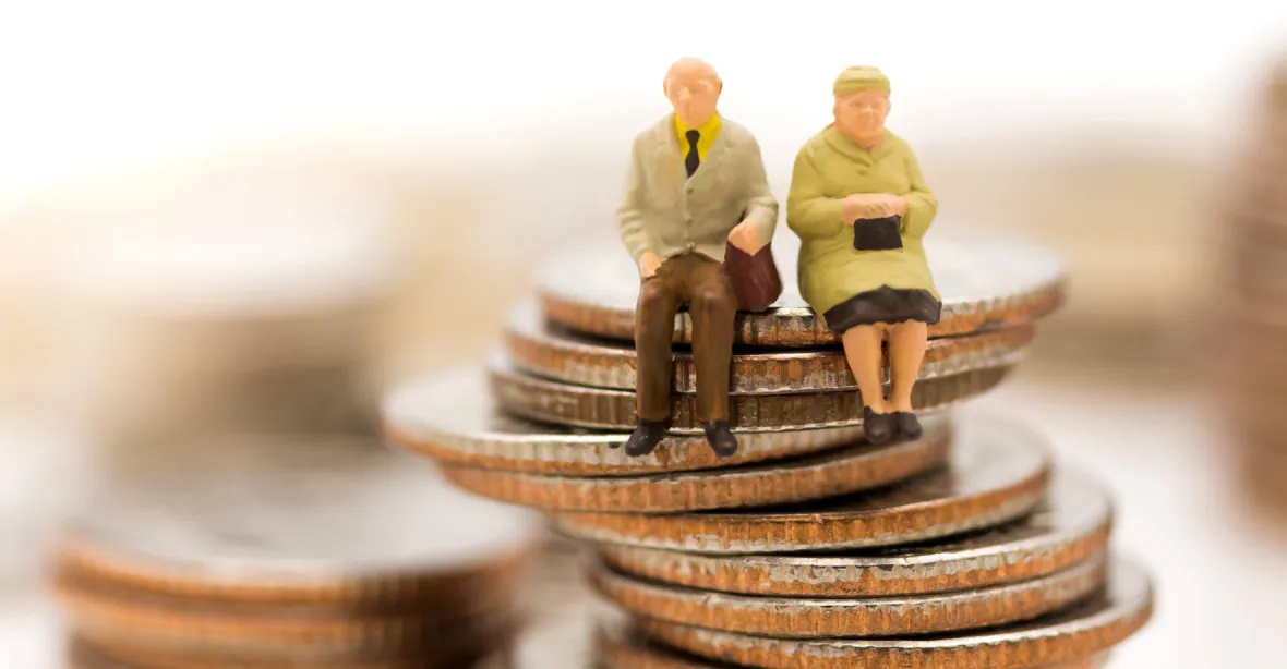 Napětí kolem důchodů. Jurečka sáhne na věk, výpočet penzí a jejich výšku u manželů