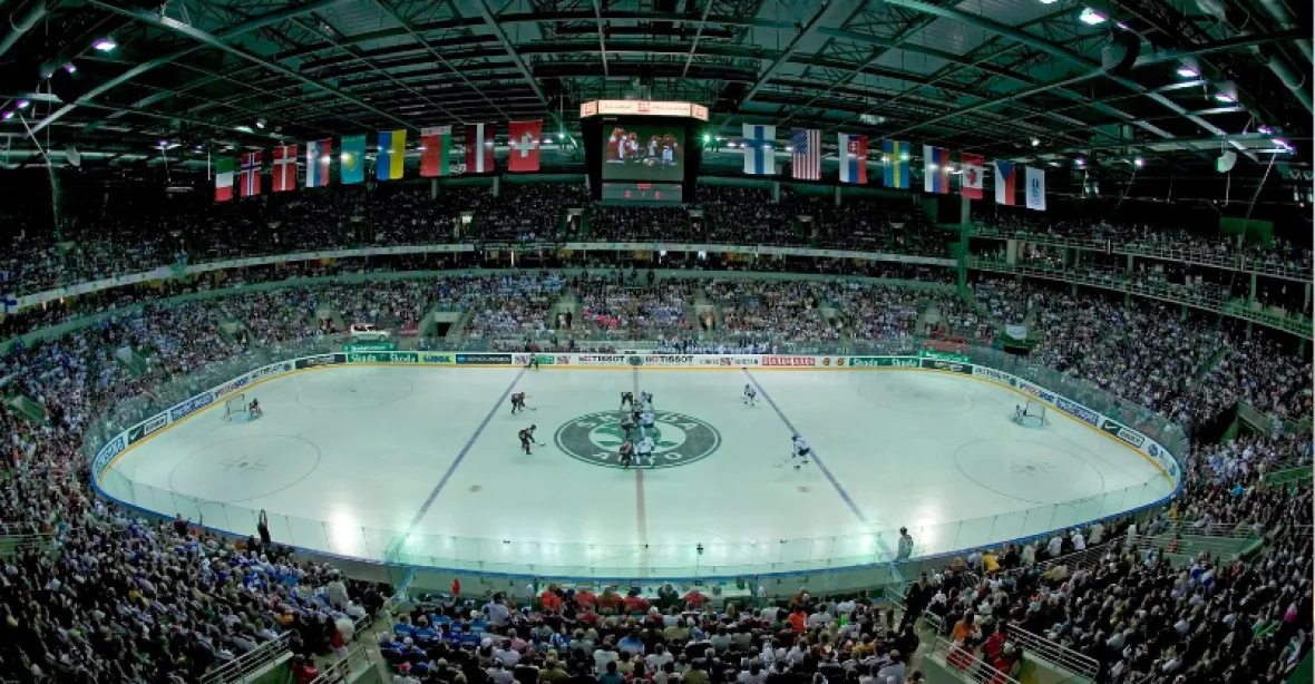 Šampionát v hokeji zahajují Češi se Slováky. Útočník Smejkal přišel o zuby