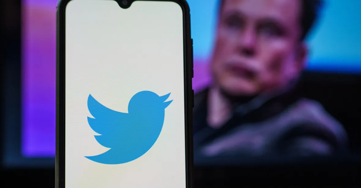 Muskův Twitter opouští kodex EU o dezinformacích