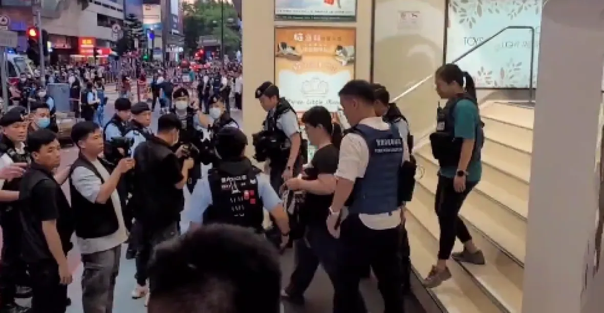 VIDEO: V Hongkongu byly potlačeny demonstrace připomínající masakr v Číně