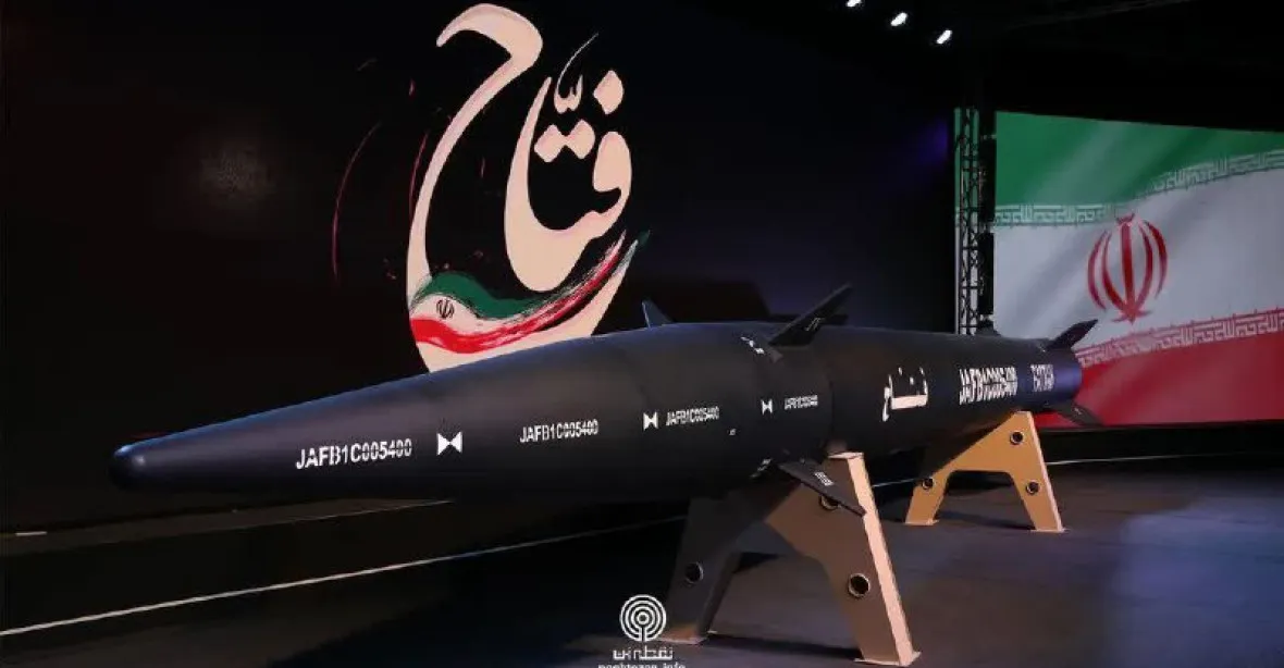 Írán představil první hypersonickou balistickou raketu domácí výroby
