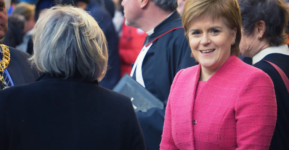 Policie zadržela a vyslechla skotskou expremiérku Sturgeonovou