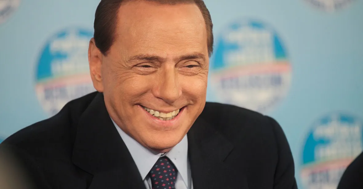 Berlusconi s vlastním mauzoleem. Do hrobu dostane mobil a klíče, vedle spočinou milenky