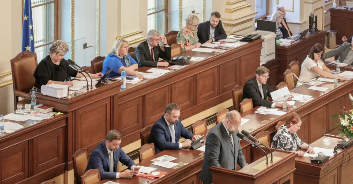 Sněmovna hladce schválila výroční zprávy o hospodaření ČT, ČRo i ČTK