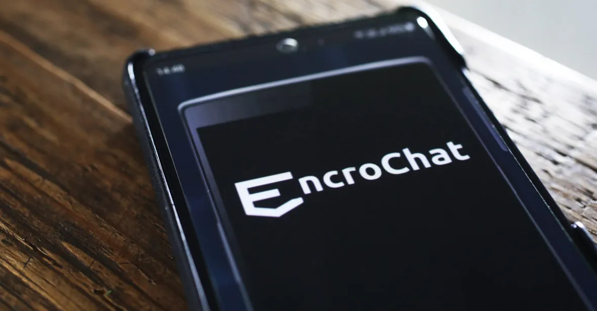 Policisté prolomili EncroChat, kde se domlouvali zločinci. Vedlo to k zatčení 6558 lidí