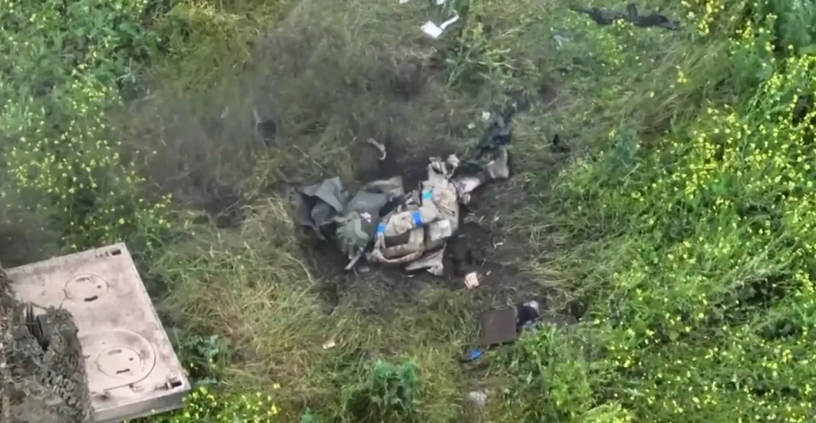 VIDEO: Voják skočil přímo na minu. Ukrajince děsí minová pole, brzdí jejich postup
