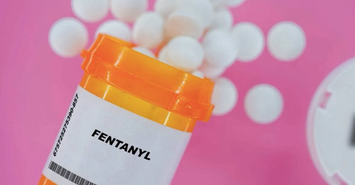 „Padesátkrát silnější než heroin.“ V Česku se začala objevovat nová syntetická droga
