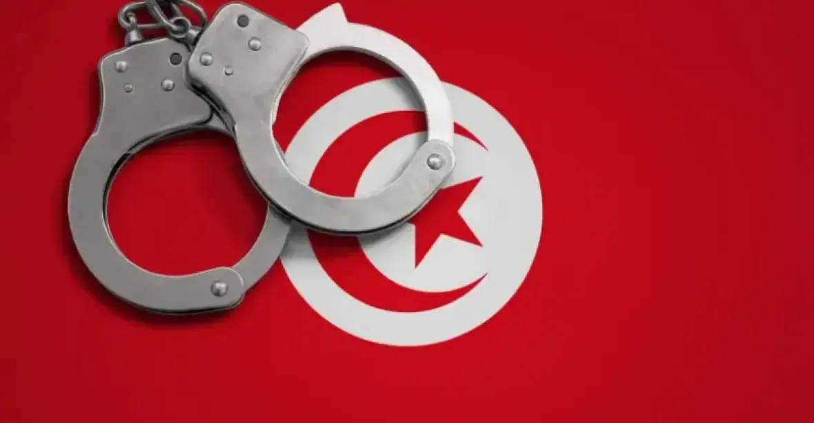 Čeští policisté vyšetřují vraždu muže v Tunisku. Jeho manželka čin možná plánovala