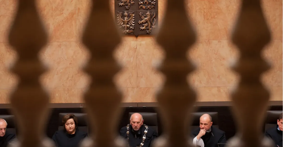 Zaznívají nová jména pro Ústavní soud: Novotná, Přibáň, Uhl či Němeček
