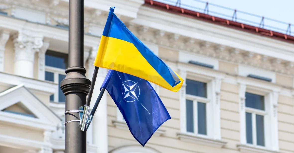 Kyjev se zlobí. Popudil ho nápad získat členství v NATO výměnou za předání části území Rusku