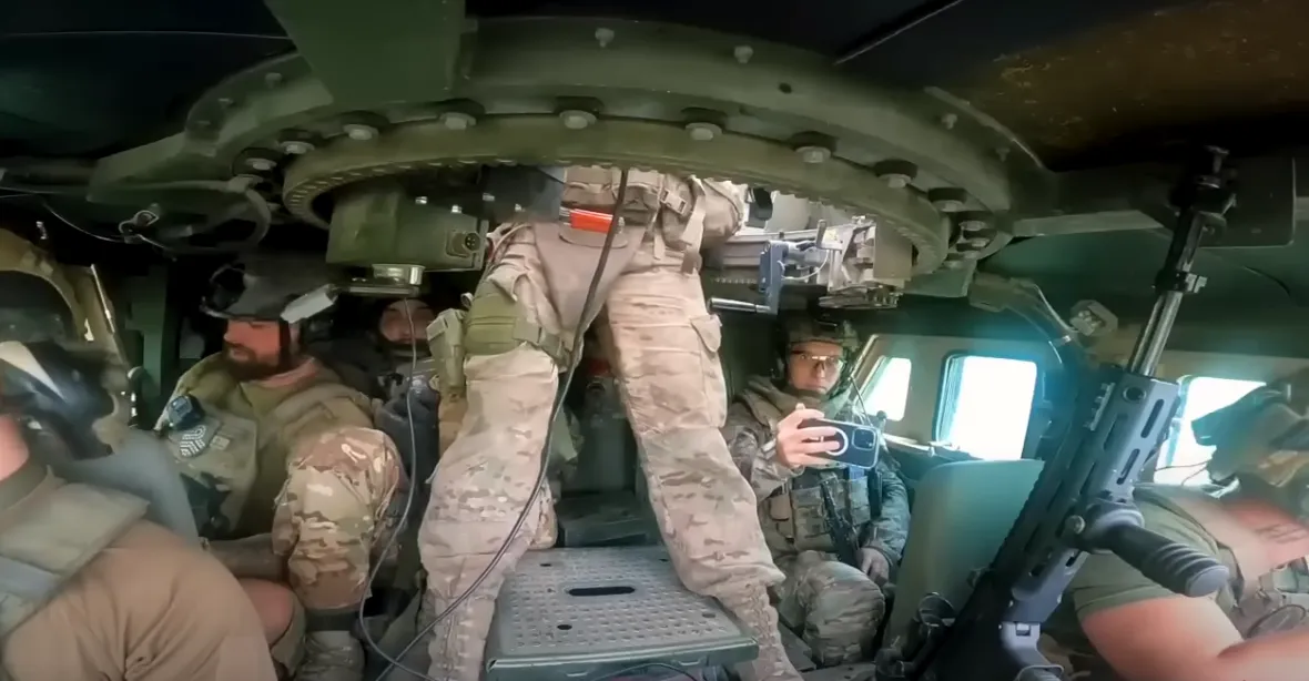 VIDEO: Drsné záběry z Humvee. Vozidlo najelo na minu a explodovalo i s ukrajinskými vojáky