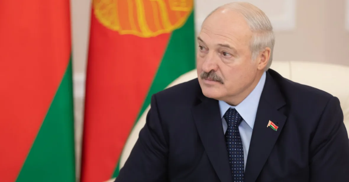 Ukrajina musí jednat s Ruskem, jinak jí hrozí zánik, řekl Lukašenko