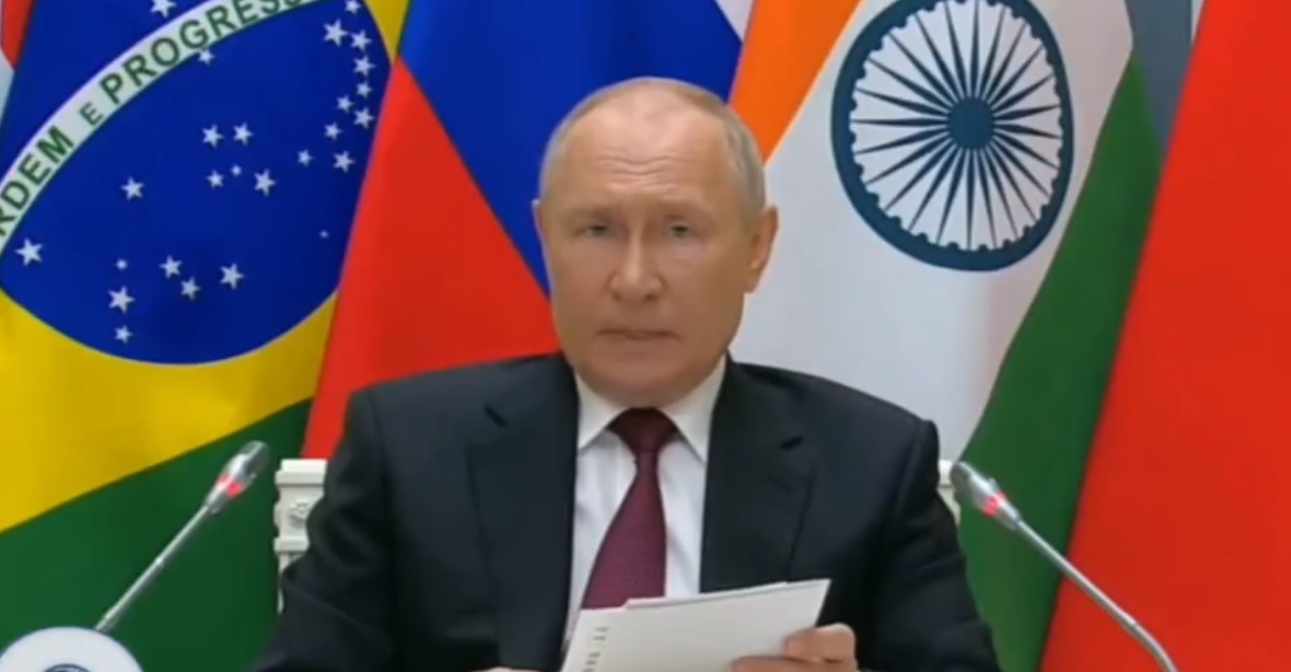 Putin varoval summit BRICS před zeměmi „zlaté miliardy“, oživil sovětskou konspiraci