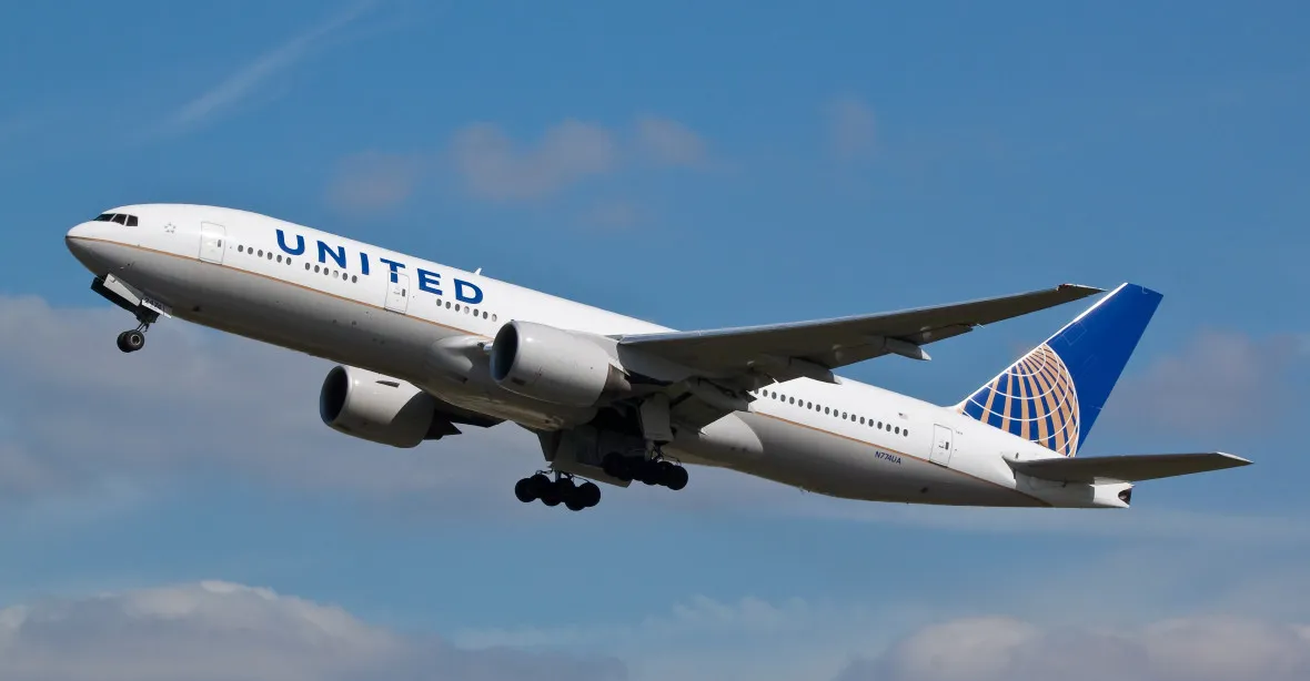 United Airlines kvůli neznámému problému nakrátko pozastavily veškeré odlety