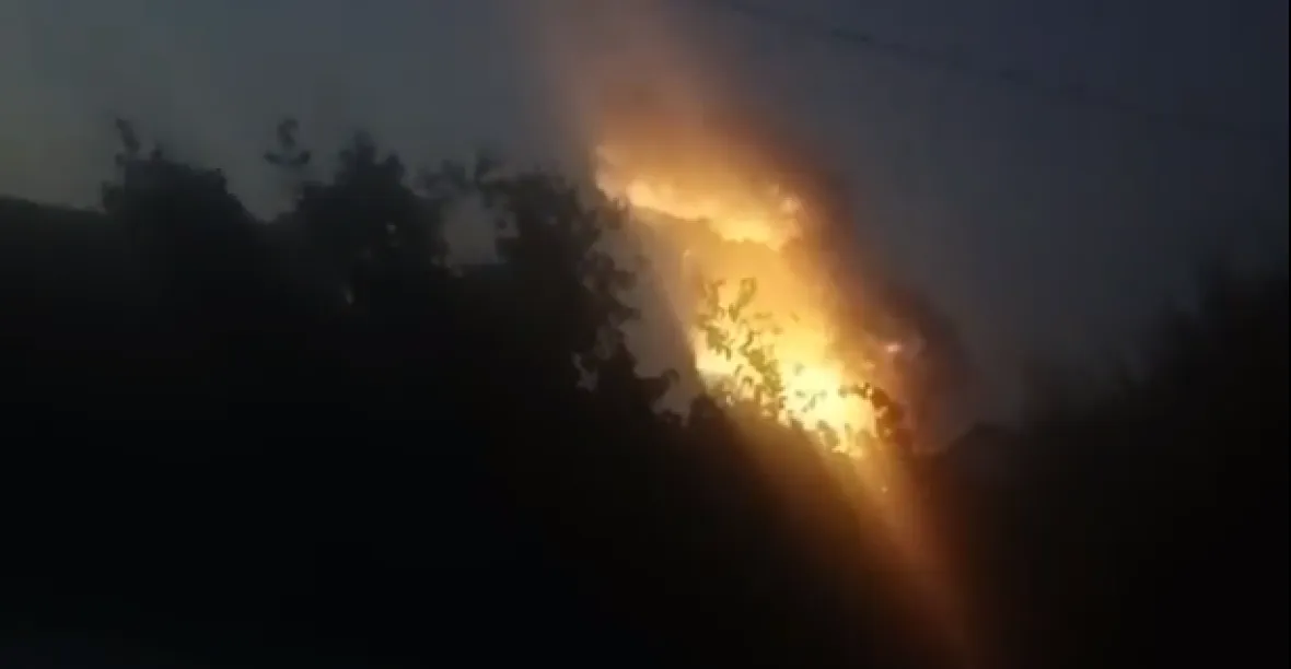 VIDEO: Kouř a exploze na Krymu. Na Rusy útočily drony, ti hlásí jejich sestřelení