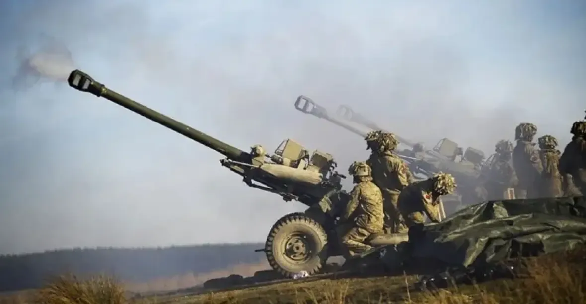 Evropa měla na Ukrajinu poslat milión dělostřeleckých granátů za rok. Slib je ale nereálný