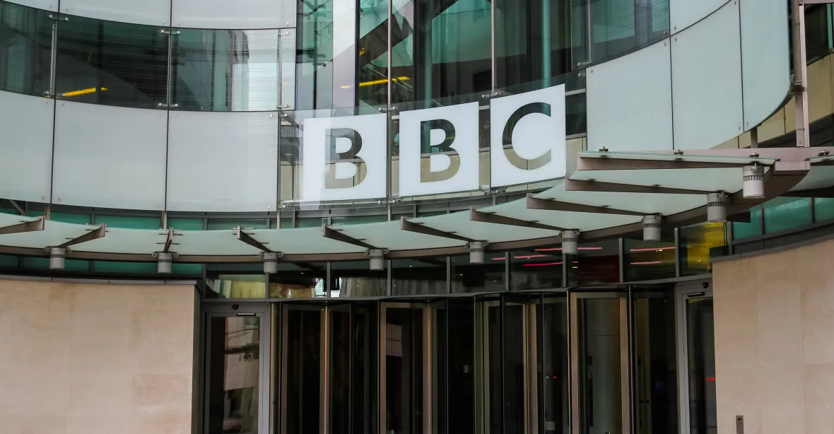 BBC ztrácí kredit, odmítá označit Hamás za teroristy. Někteří novináři zlehčují oběti