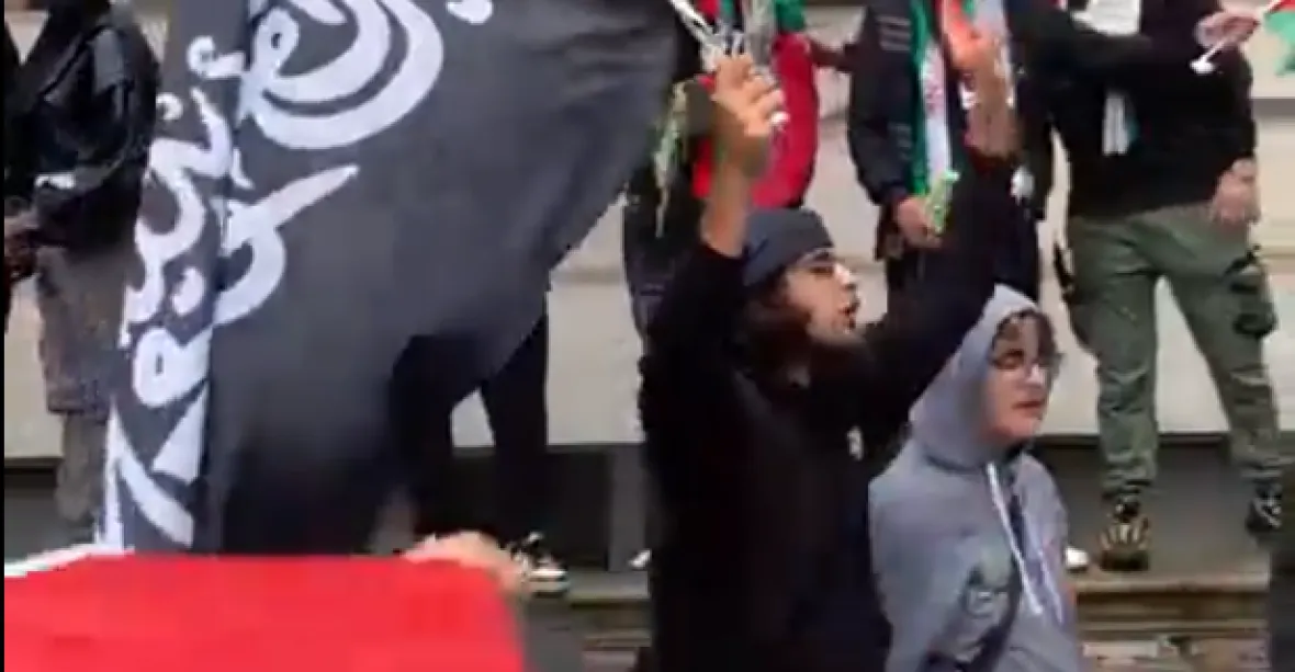 Protestující v Londýně žádali džihád, policie čelí kritice za bezradnost
