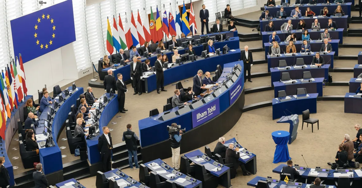 Euro 7 prošlo Europarlamentem. „Nesmyslný návrh komise bude změněn,“ říká Vondra