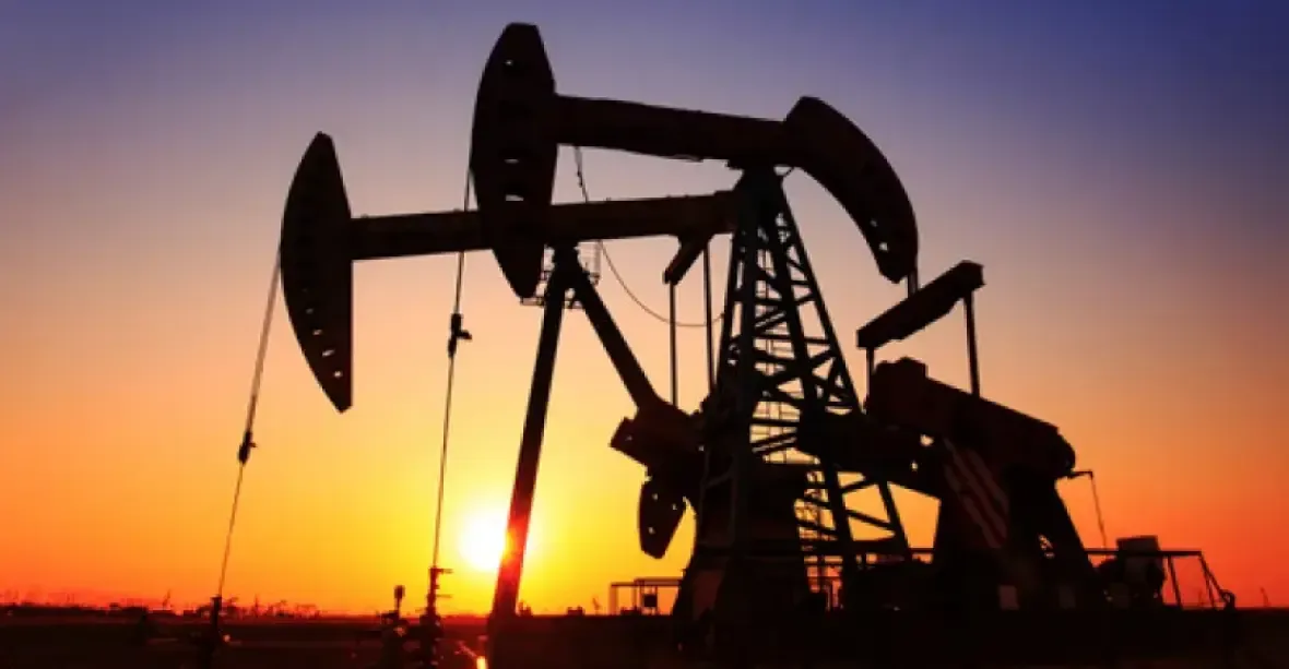 Dojde Česku ropa, až začne platit embargo? Podle Slovnaftu to hrozí, vláda se toho nebojí