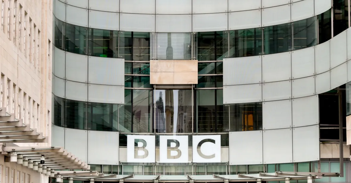 Zaměstnanci BBC si stěžují, že jim stanice zakázala účast na pochodu proti antisemitismu v Londýně