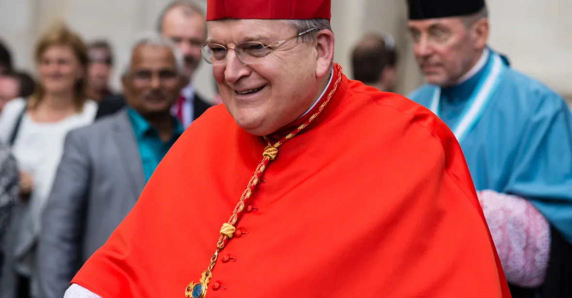 Papež odebral byt a plat svému oponentovi. Konzervativní kardinál Burke podle něj pracuje proti církvi