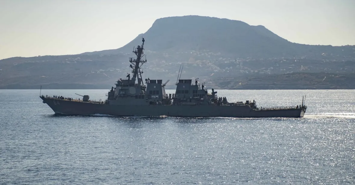 Z Jemenu zaútočili na americký torpédoborec USS Carney a další lodě v Rudém moři