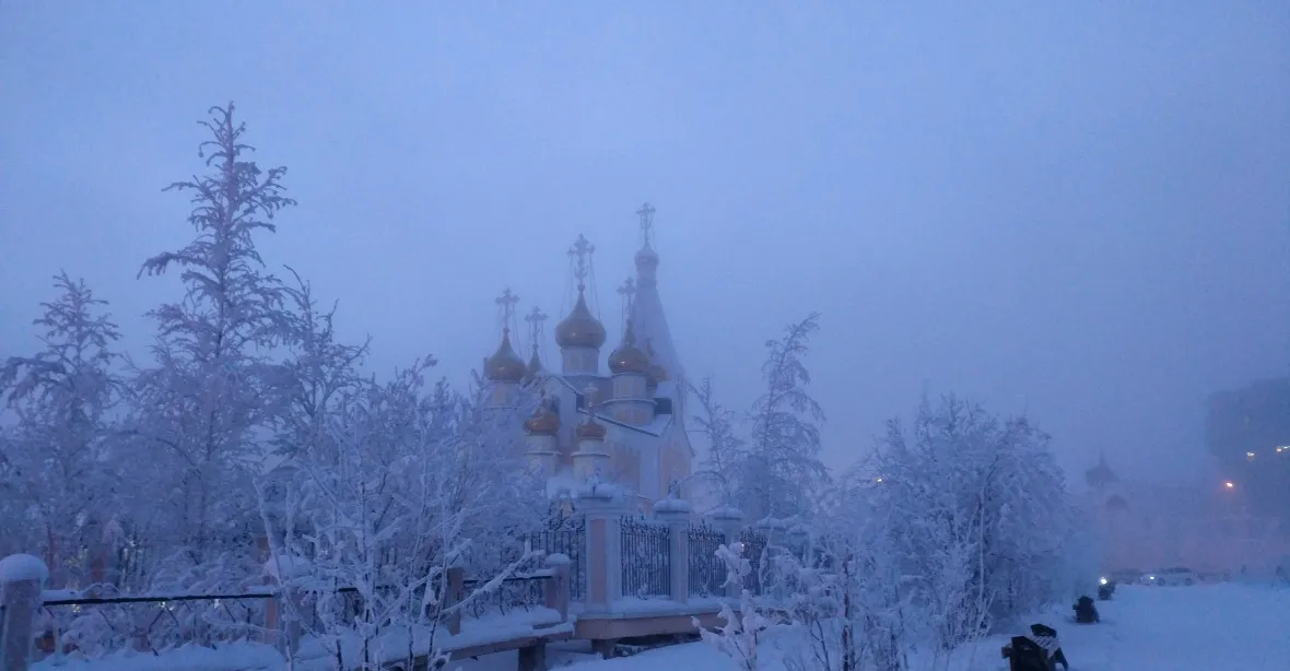 VIDEO: Jak vypadají zamrzlé uši a celé město. Jakutsk sevřel mráz minus 50 stupňů