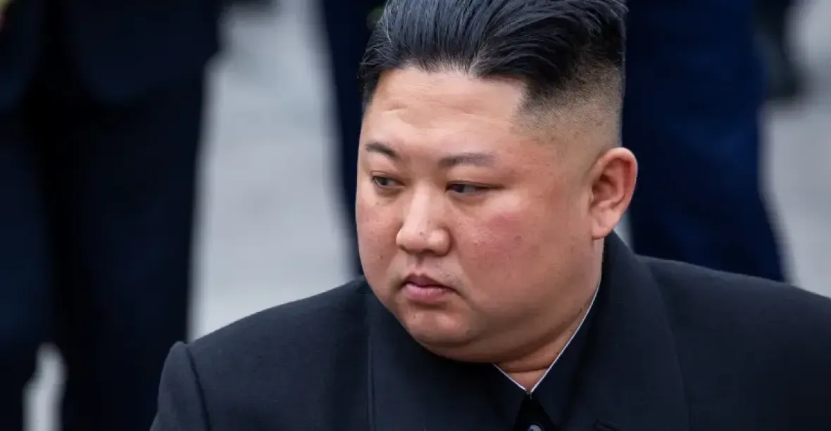 VIDEO: Vůdce Kim Čong-un plakal při projevu k ženám. Publikum se k němu přidalo