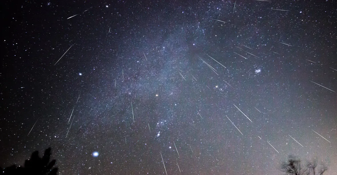V noci vyvrcholí meteorický roj Geminidy. Na obloze má být až 1000 meteorů