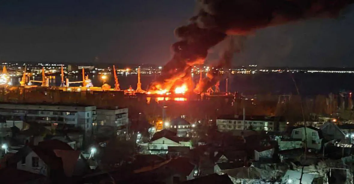 Krymem otřásly exploze: Ukrajina zasáhla ruskou válečnou loď