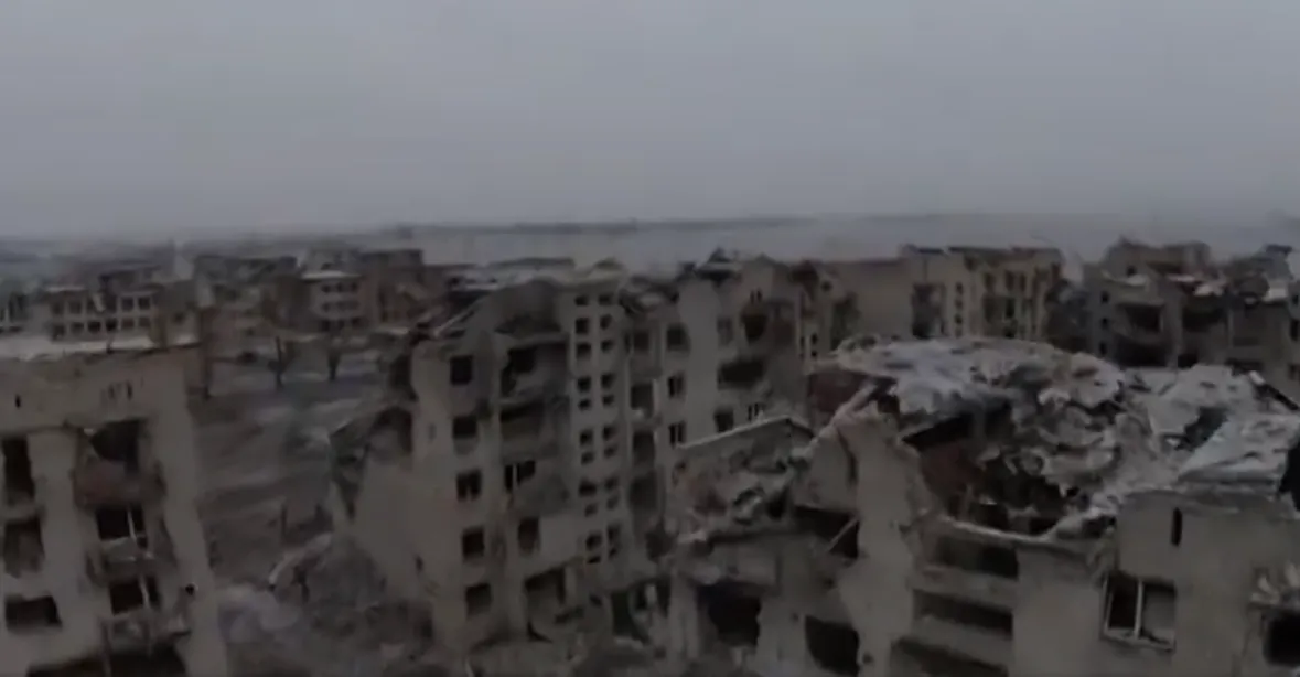 VIDEO: Spoušť a zkáza mrtvého města. Rusko „osvobodilo“ Marjinku