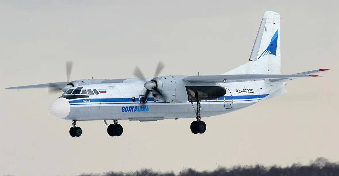 Ruské letadlo minulo ranvej a přistálo na zamrzlé řece