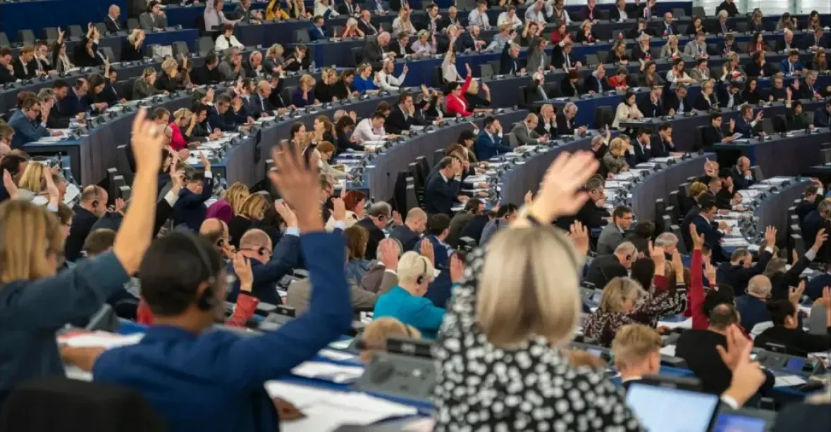 Finský europoslanec sbírá podpisy pro proces zbavení Maďarska hlasovacích práv