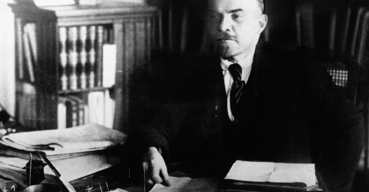 Sto let mrtvý Lenin byl největší dadaista