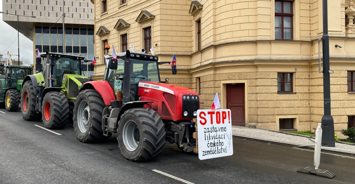 Zemědělci protestují v Praze. Ve čtvrtek zablokují hraniční přechody