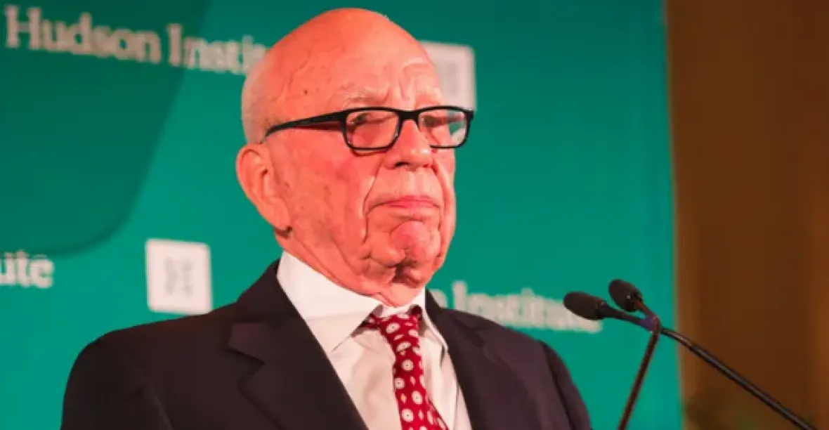 Rupert Murdoch se bude v 92 letech popáté ženit. Bere si tchyni oligarchy Romana Abramoviče