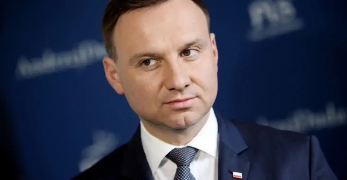 „Členové NATO by měli vydávat tři procenta HDP na obranu,“ volá polský prezident