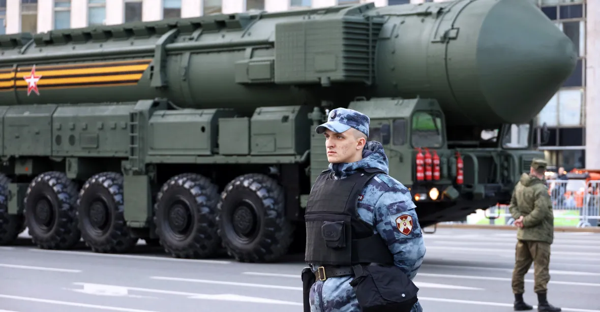 Rusko rozmístilo v Bělorusku jaderné zbraně, tvrdí Foreign Affairs