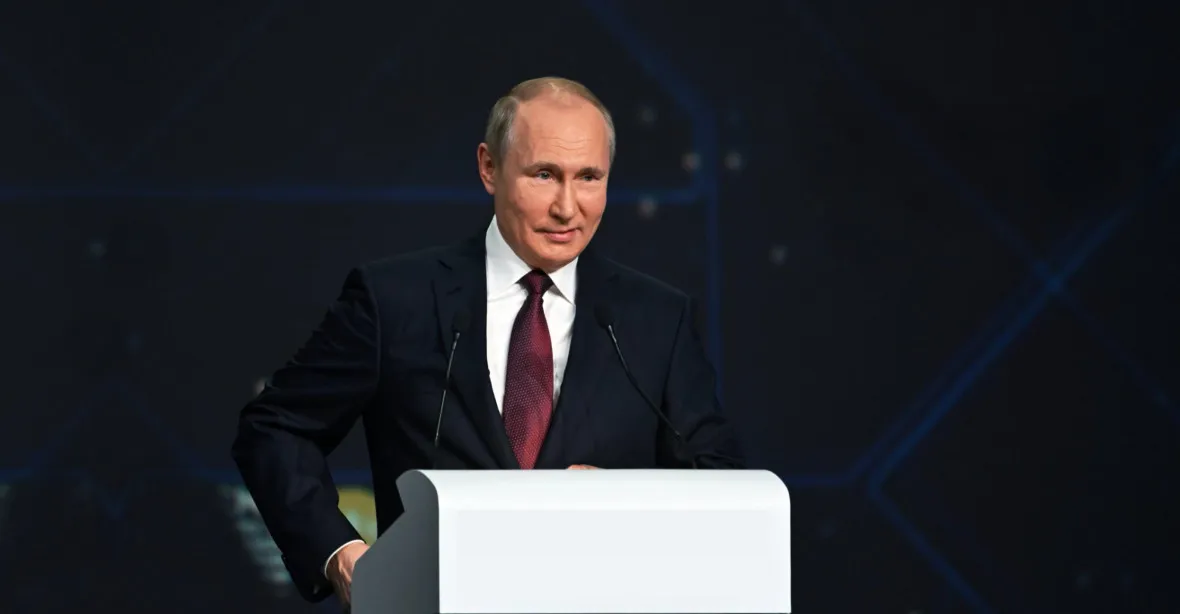 Putin jasně zvítězil v ruských prezidentských volbách, vyplývá z průzkumu. Dostal 87 procent