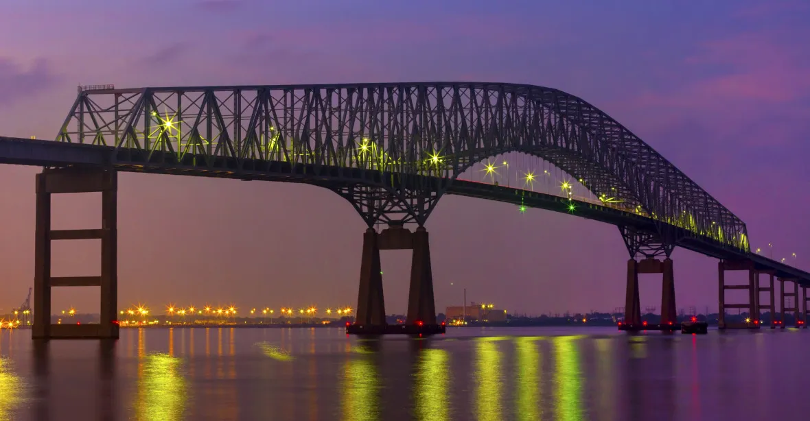 VIDEO: Most v Baltimoru se zřítil za pár vteřin. Narazila do něj nákladní loď