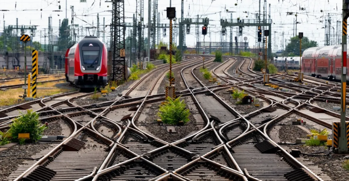 Ruští hackeři ohrožují české i evropské železnice. Provádí na ně tisíce kyberútoků, řekl ministr Kupka