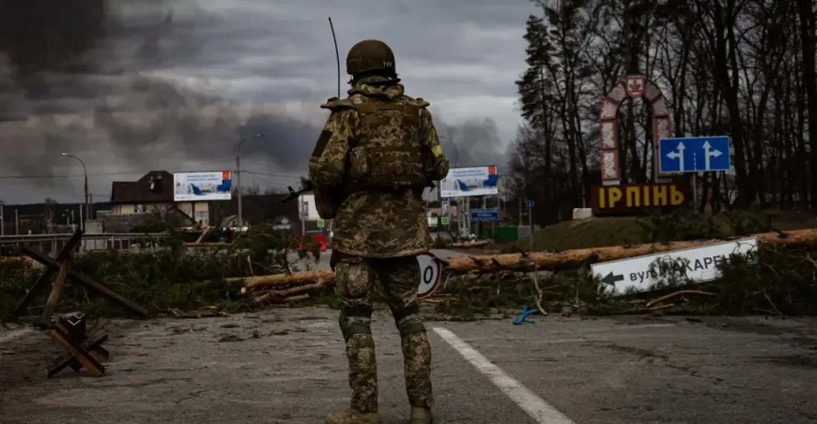 „Mad Max“ pomáhá ukrajinským obráncům. Hledá ruskou munici v bažinách a staví nové rakety