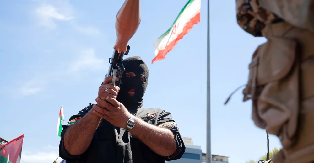 „Použijeme dosud nepoužitou zbraň.“ Írán hlásí, že je připraven na odvetu Izraele