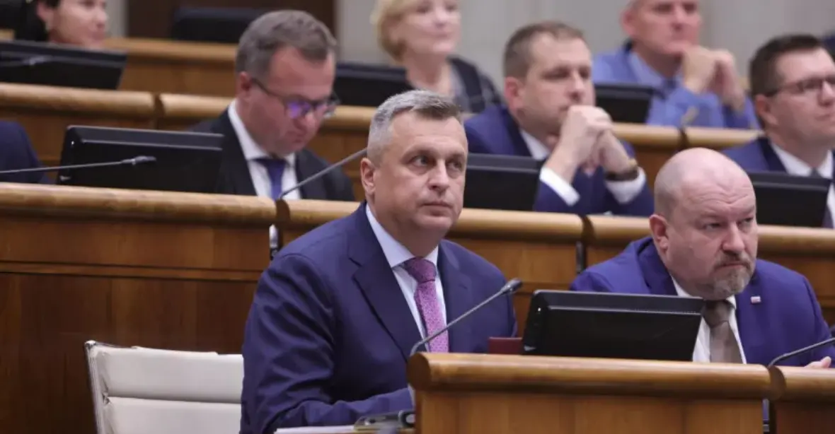 Místopředseda parlamentu uklízel Bratislavu. Za nehodu mu sebrali řidičák
